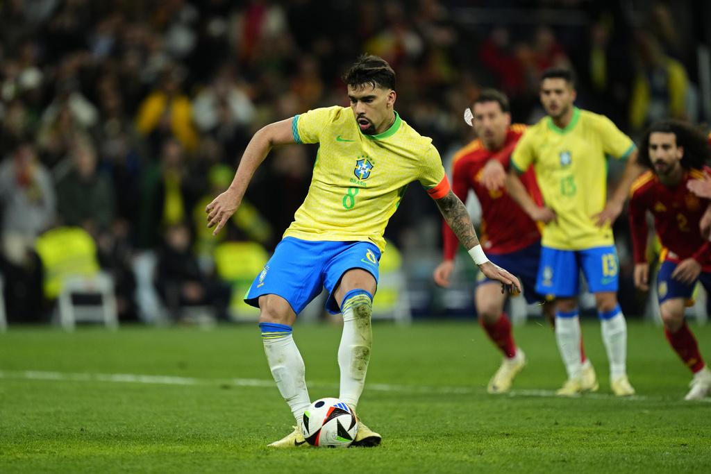 柏基達補時的12碼為巴西追平3:3。(美聯社)