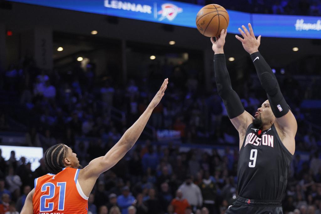 布魯克斯加時連轟6分讓火箭帶開比數。(美聯社)