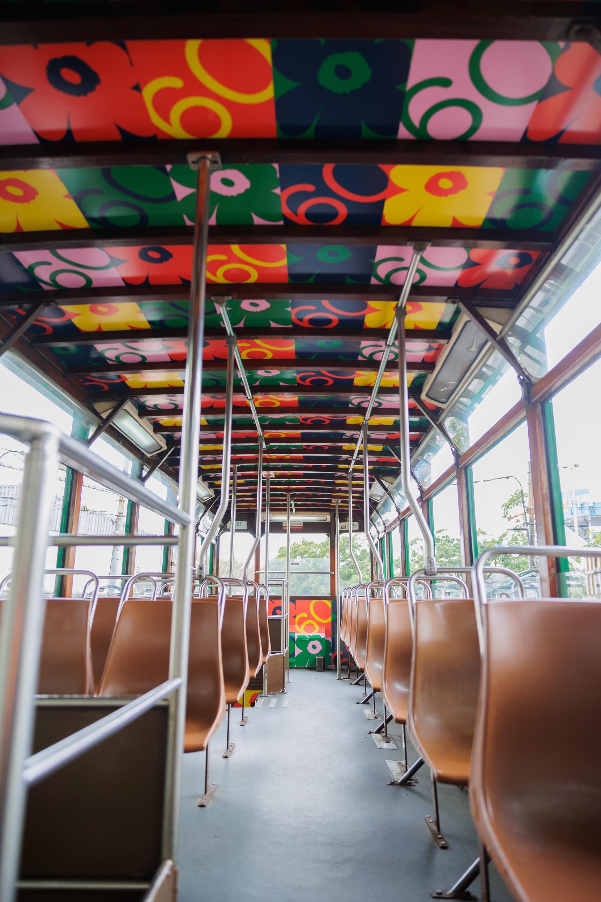 Marimekko UNIKKO電車內外均換上奪目的UNIKKO印花圖案。