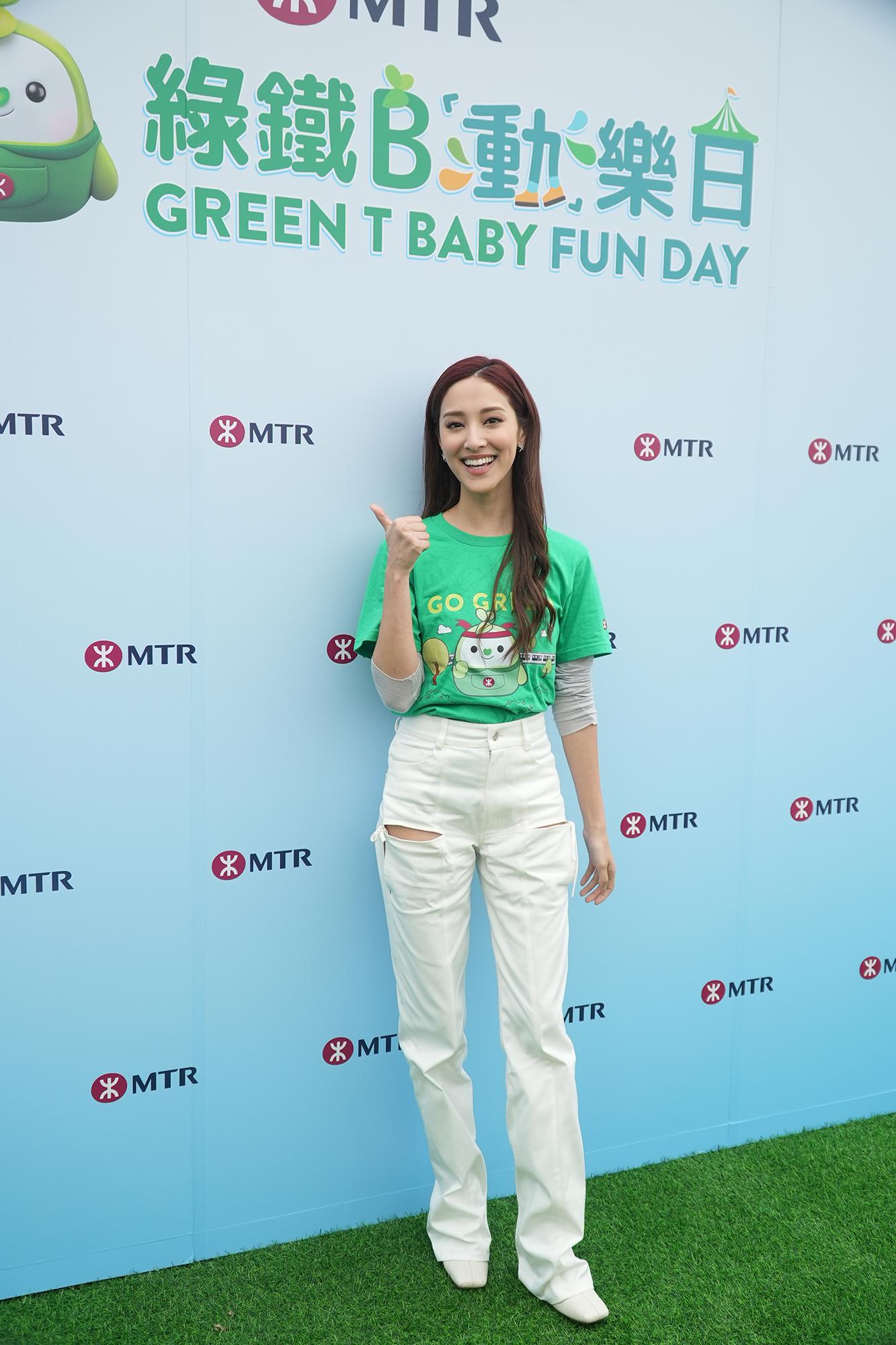 陳凱琳讚囝囝識分類垃圾。