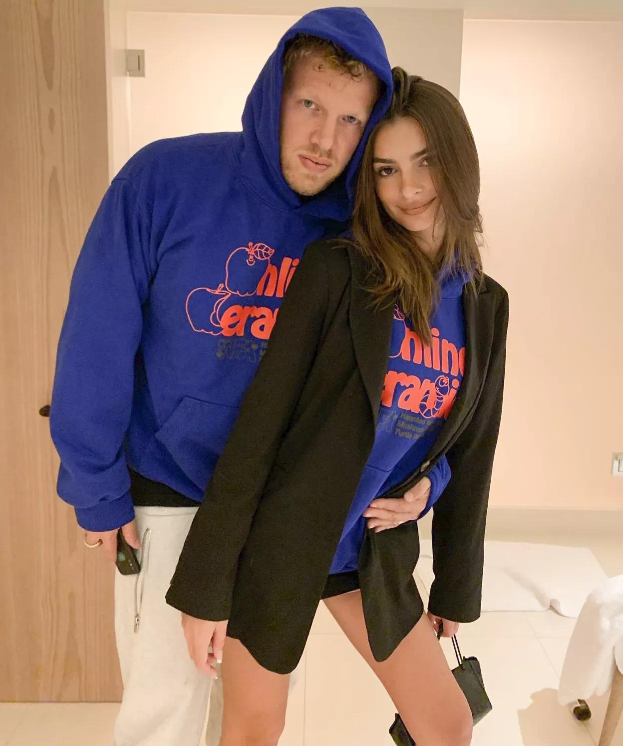 Emily與前夫Sebastian Bear-McClard前年離婚收場。