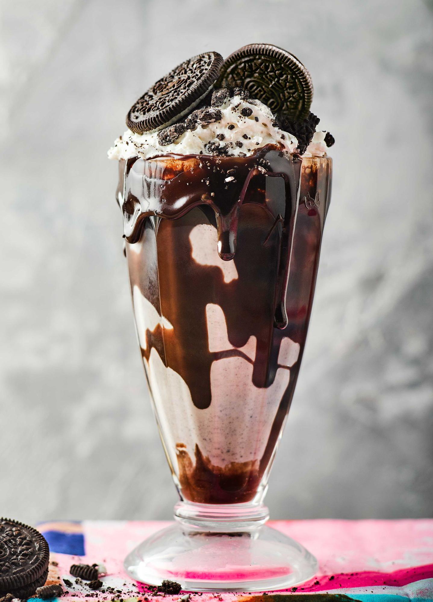 餐廳提供冷凍吉士和打卡一流的的吉士奶昔,奶昔每天由自家製雪糕新鮮炮製而成, 絕對為客人帶來無限驚喜。