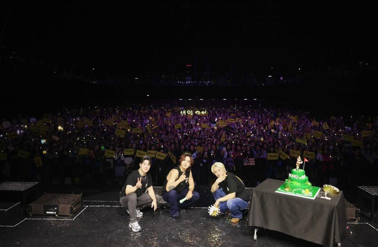 全場樂迷亦為壽星仔合唱生日歌,李弘基就以廣東話說「多謝」。