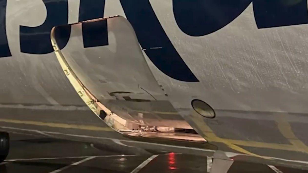 阿拉斯加航空:沒有證據表示艙門在飛行期間被打開。(X)