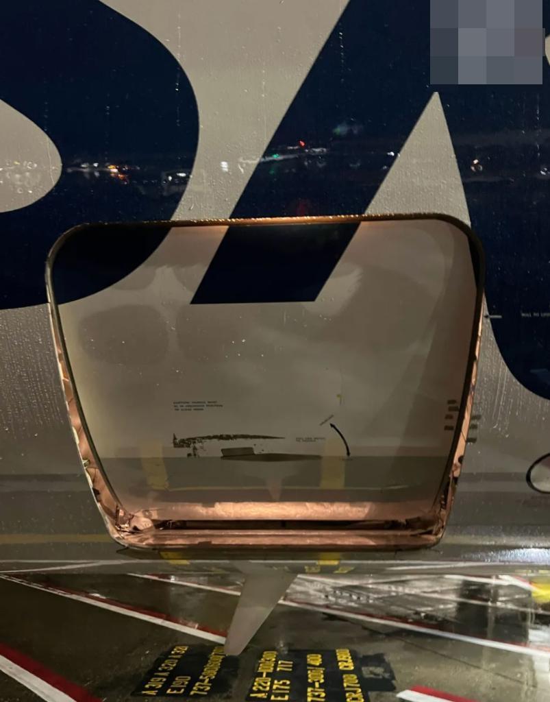 專家:艙門自行打開是相當大缺陷。(X)