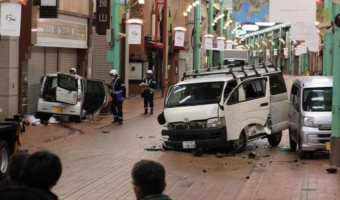 日本神戶市的商店街發生致命交通意外。(X)