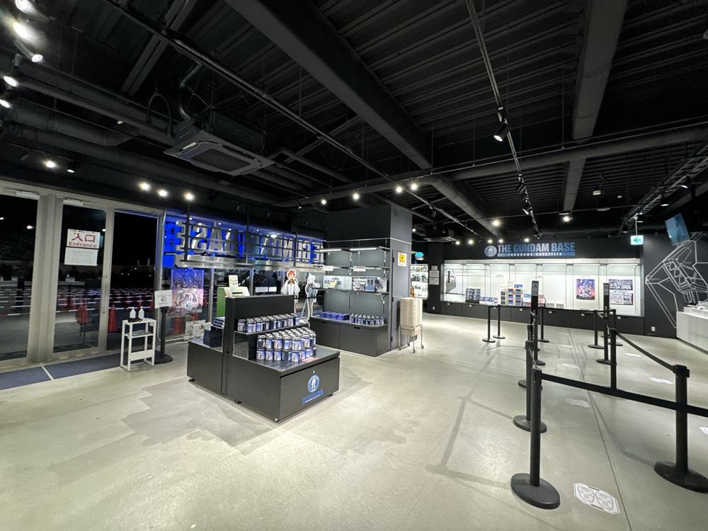 高達紀念品區已沒有多少商品。(X)