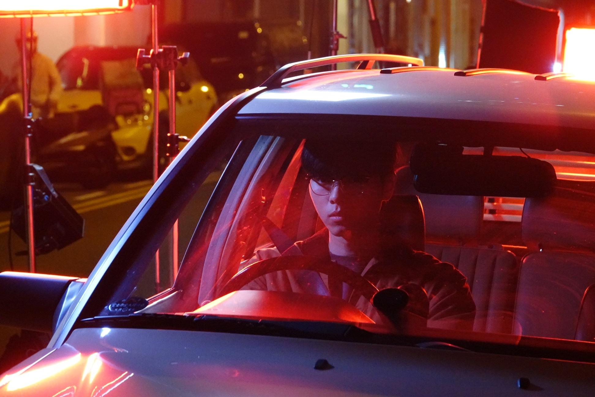 郭嘉駿193新歌《B出口》以失戀為主題。