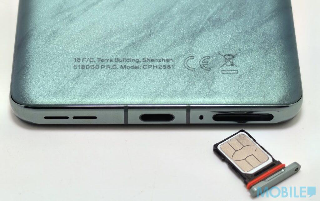 兩面 Nano SIM 卡槽