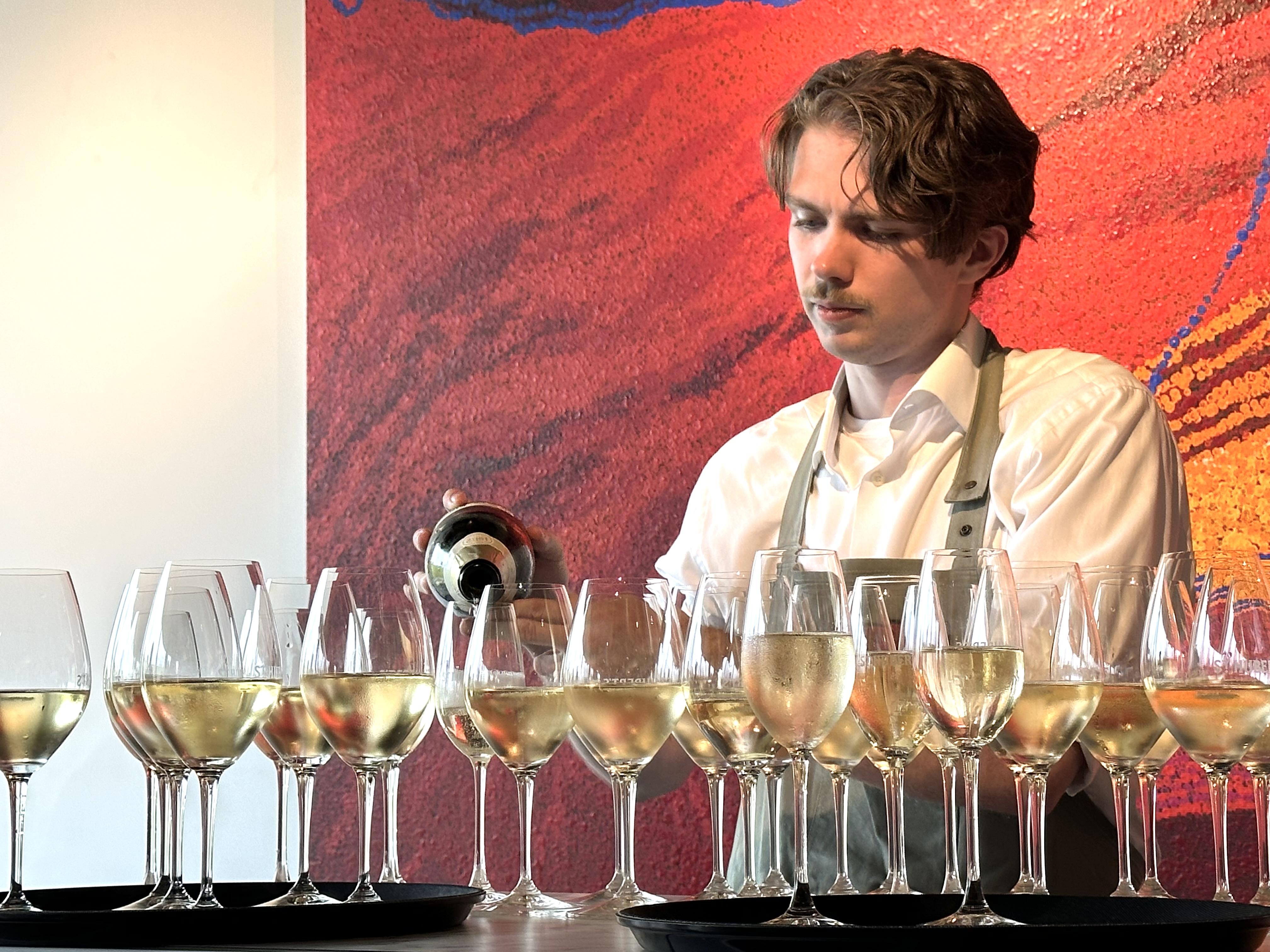 開胃菜在藝廊享用,配2016年的St Hubert’s Blanc de Noir。