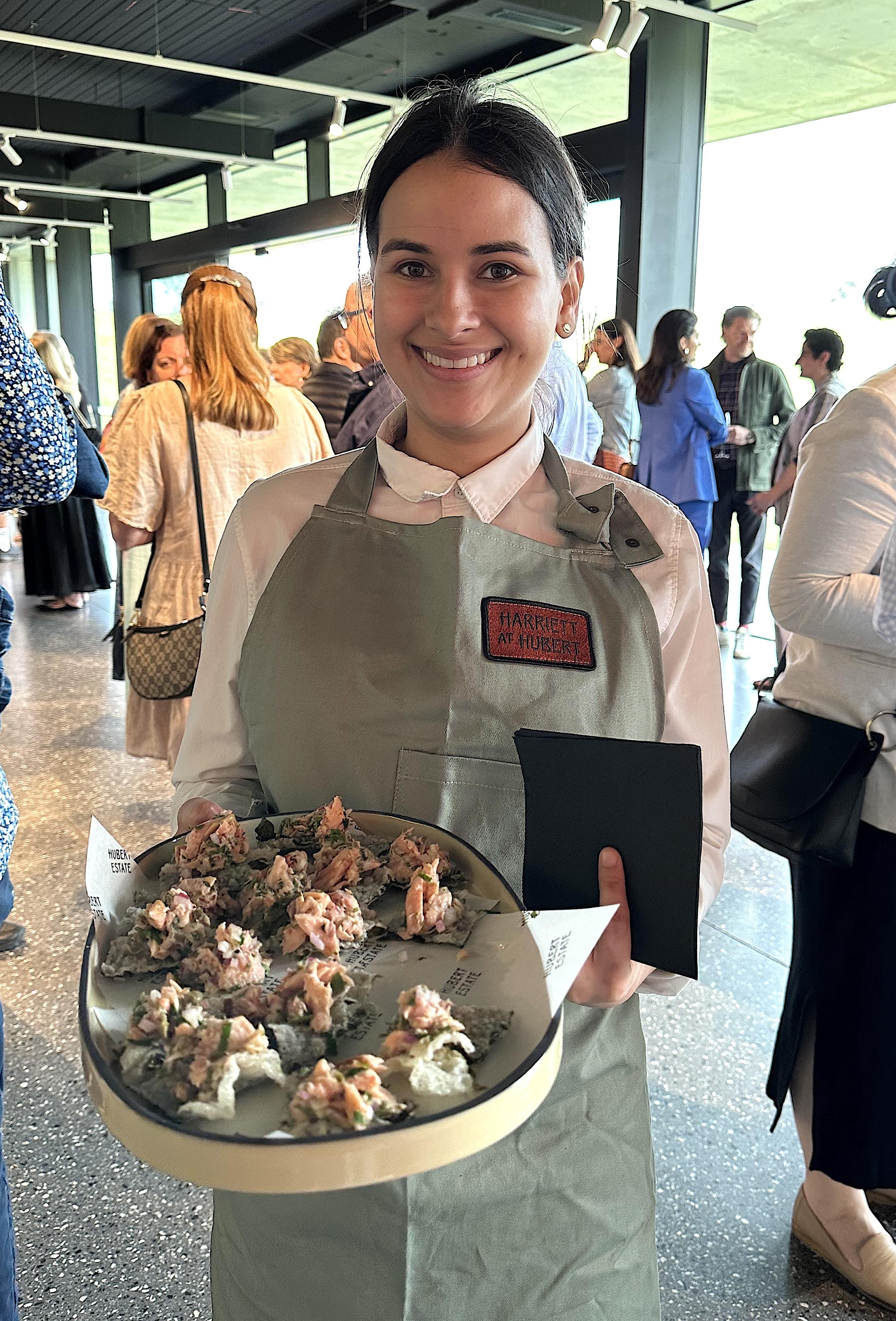 煙燻鱒魚韃靼佐脆米,味道清爽洗刷味蕾。