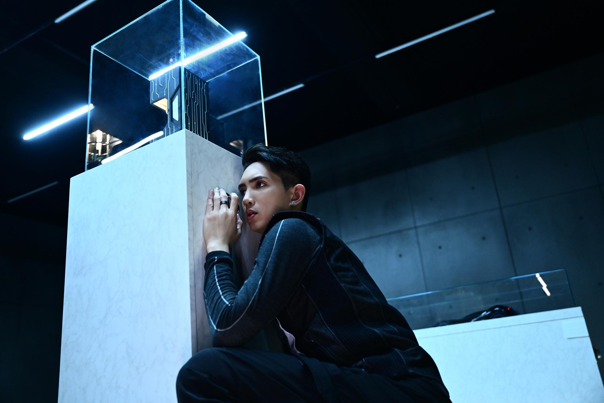 Lokman演擅於解鎖的怪盜。(《12怪盜》劇照)