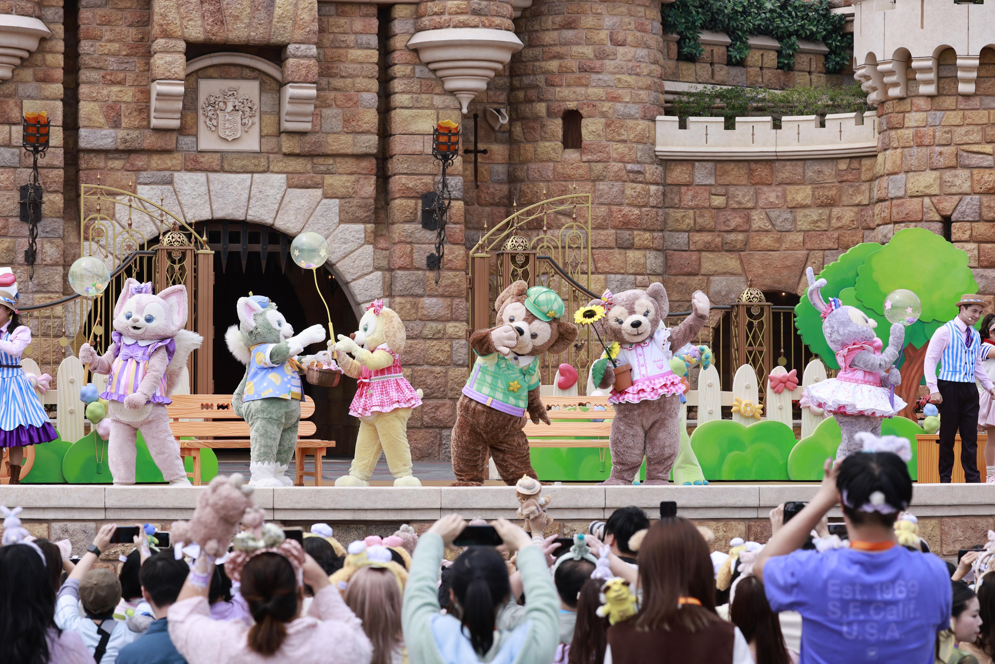 Duffy 與好友同萌遊