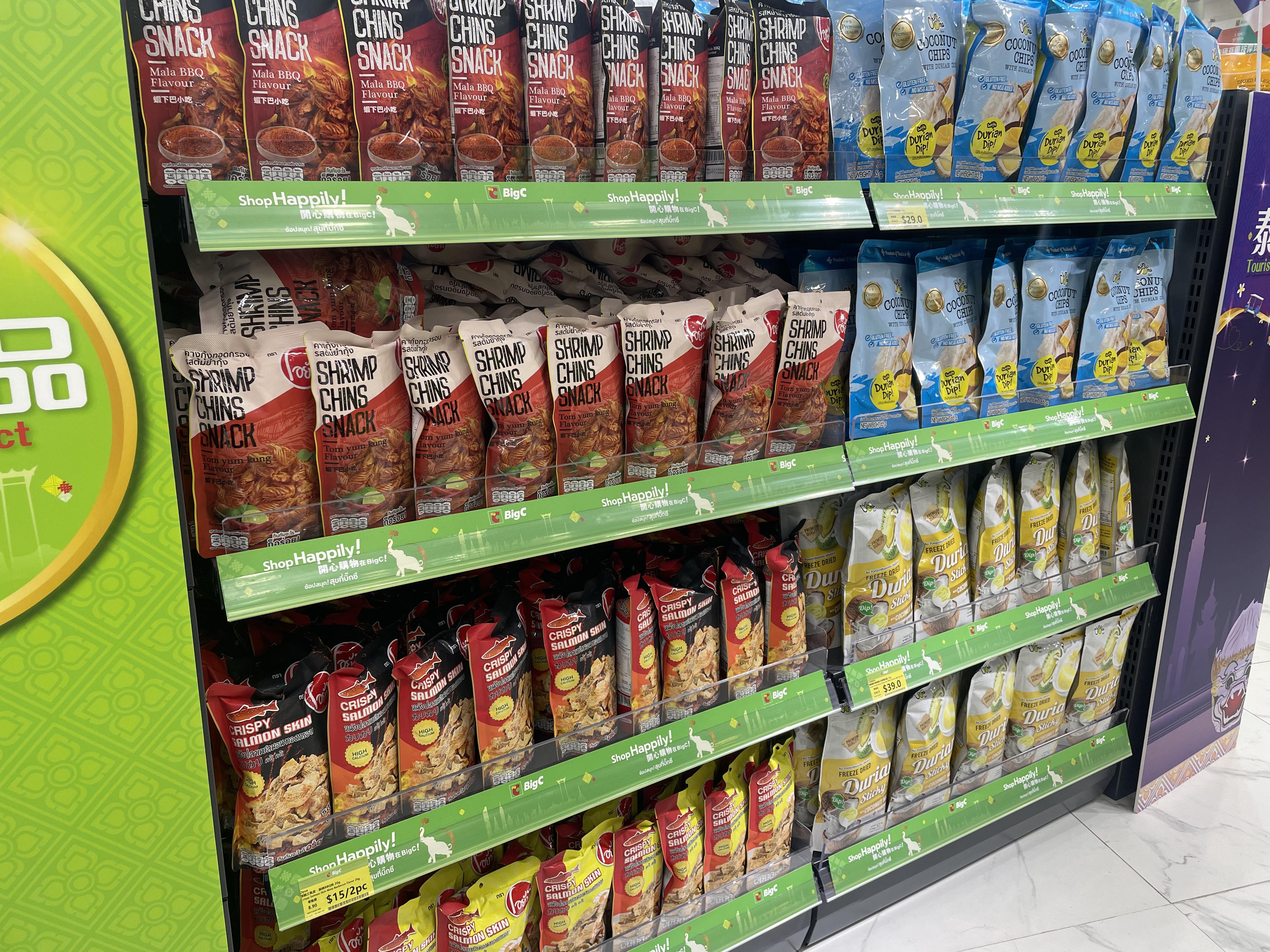 The Goldgreen米通(冬陰功味及咖喱蟹味$15/包)|這款零食以泰國傳統菜式冬陰功及咖哩蟹為靈感,把冬陰功獨特的香料風味以及咖哩蟹肉的香辣和鮮美加入脆薄的米通,每一口都能感覺到辛、香、辣的絕妙結合,啖啖濃郁、啖啖脆!