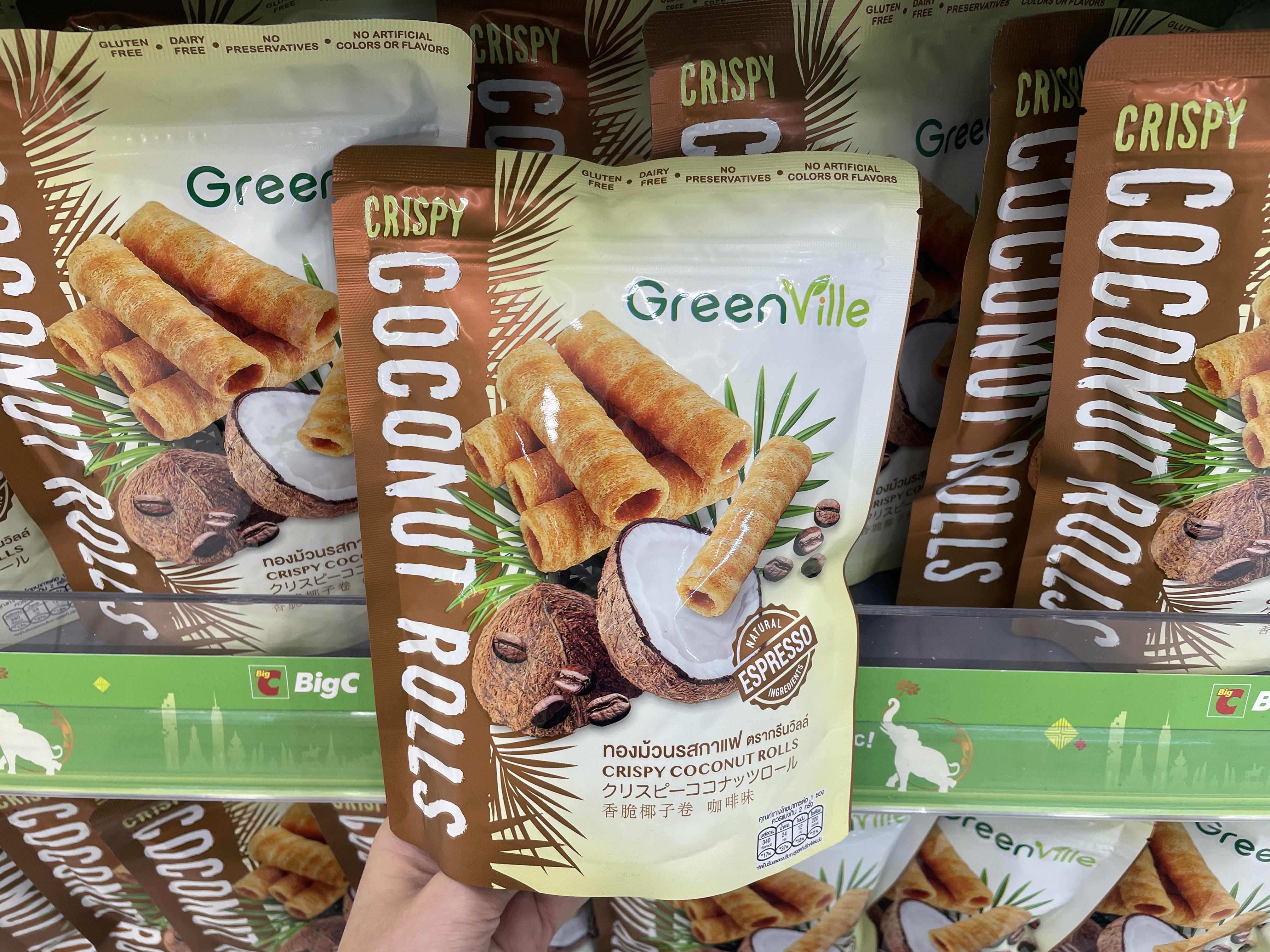 GreenVille香脆椰子卷(各款口味$29/2件)|GreenVille皇牌椰子卷,每一口都細膩地融合了泰國傳統椰奶與椰糖的純粹風味,更是低糖健康。榴蓮椰子卷不僅帶出榴蓮的熱帶醇厚,更巧妙提升椰子的清新幽香。除了原味和榴蓮,還特別推出了咖啡風味讓人一試難忘!