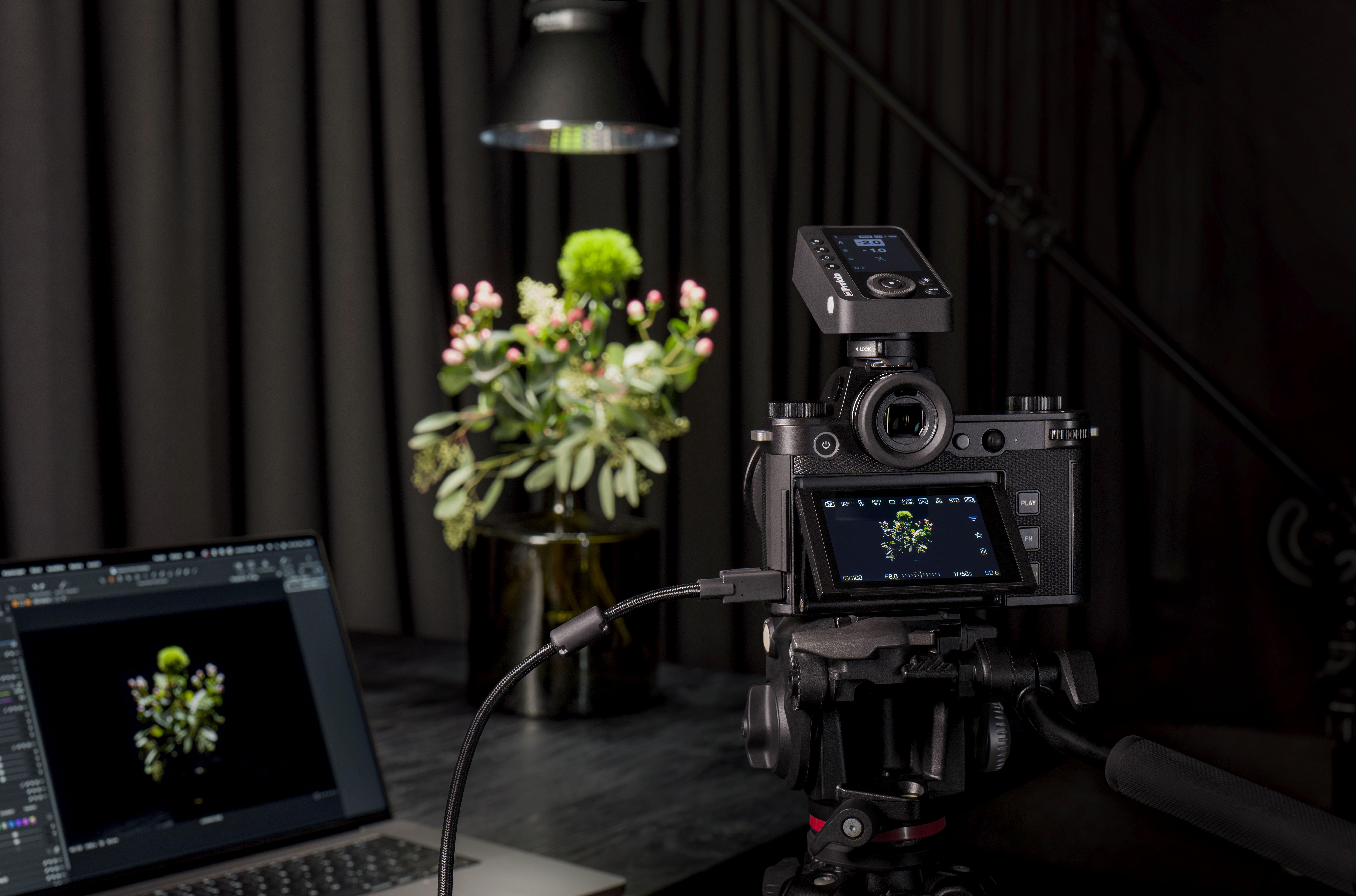 Leica SL3支援USB-C介面支援高速資料傳輸及充電。