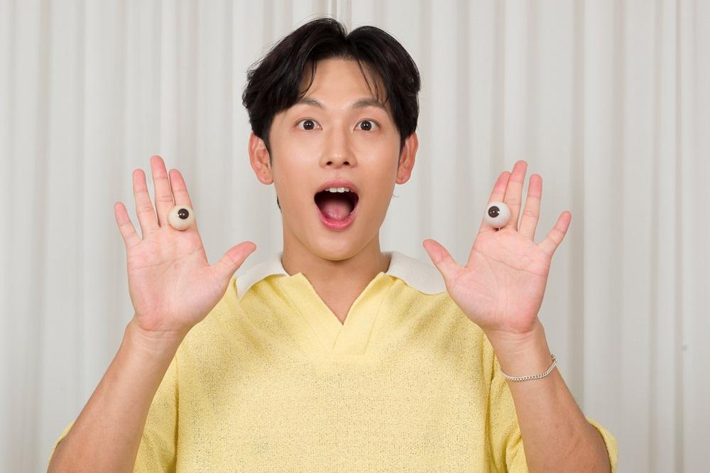 他演出的角色性格多變、經常遊走於善與惡之間,因而被網友讚譽為實力派演員。