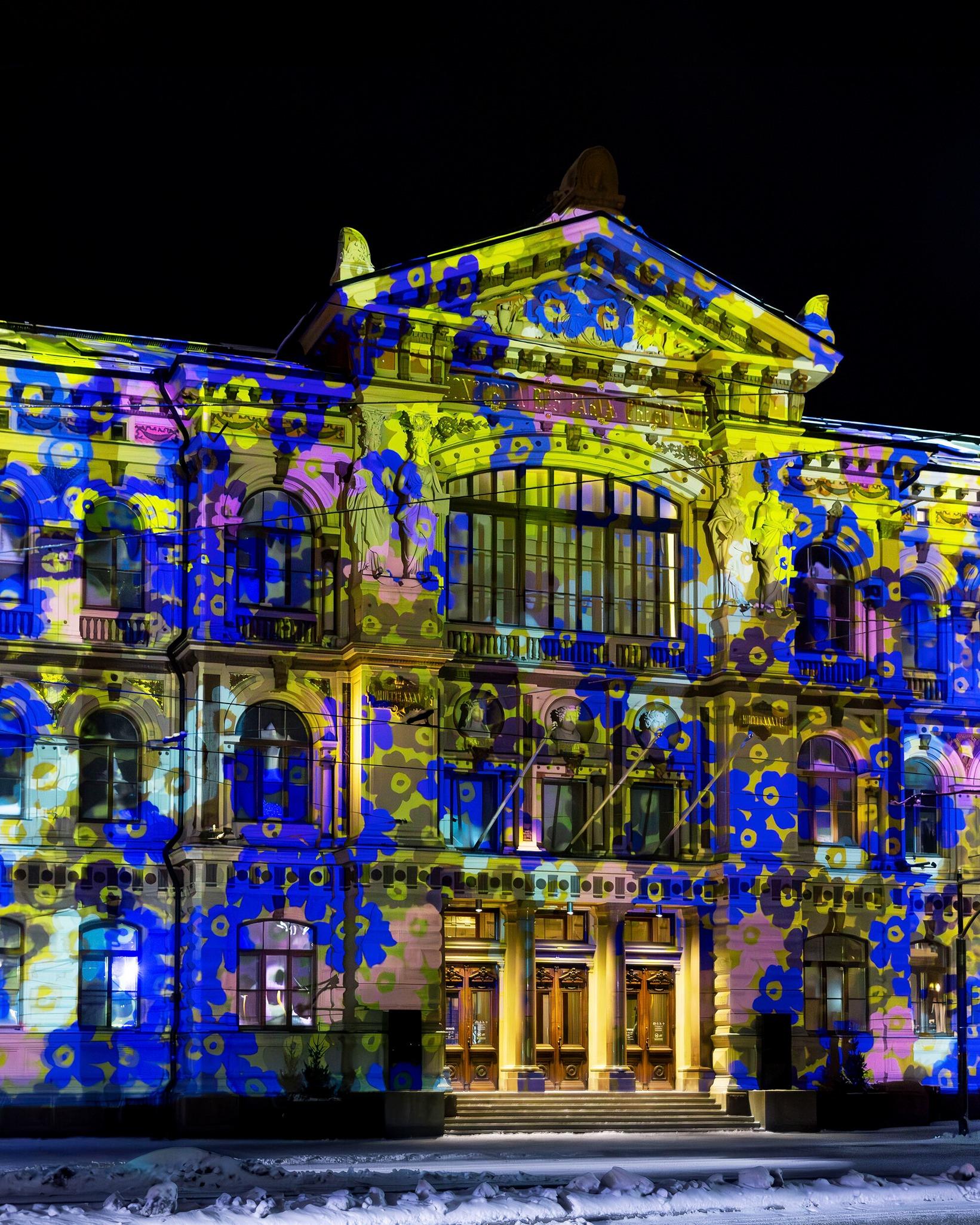 早前於赫爾辛基Ateneum Art Museum外牆披上絢麗繽紛的光雕藝術品《UNIKKO at La Louviére》