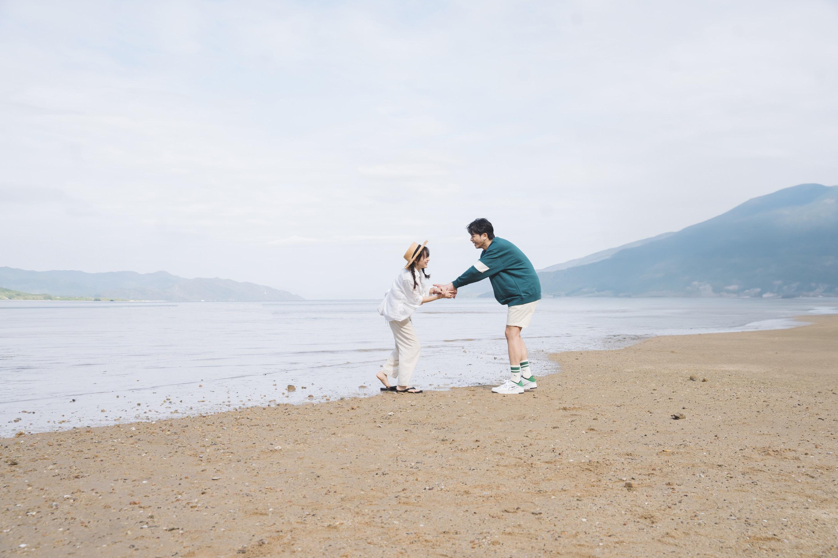 郭嘉駿193新歌《B出口》MV找來吳海昕做女主角,兩人離離合合有不少感情戲。