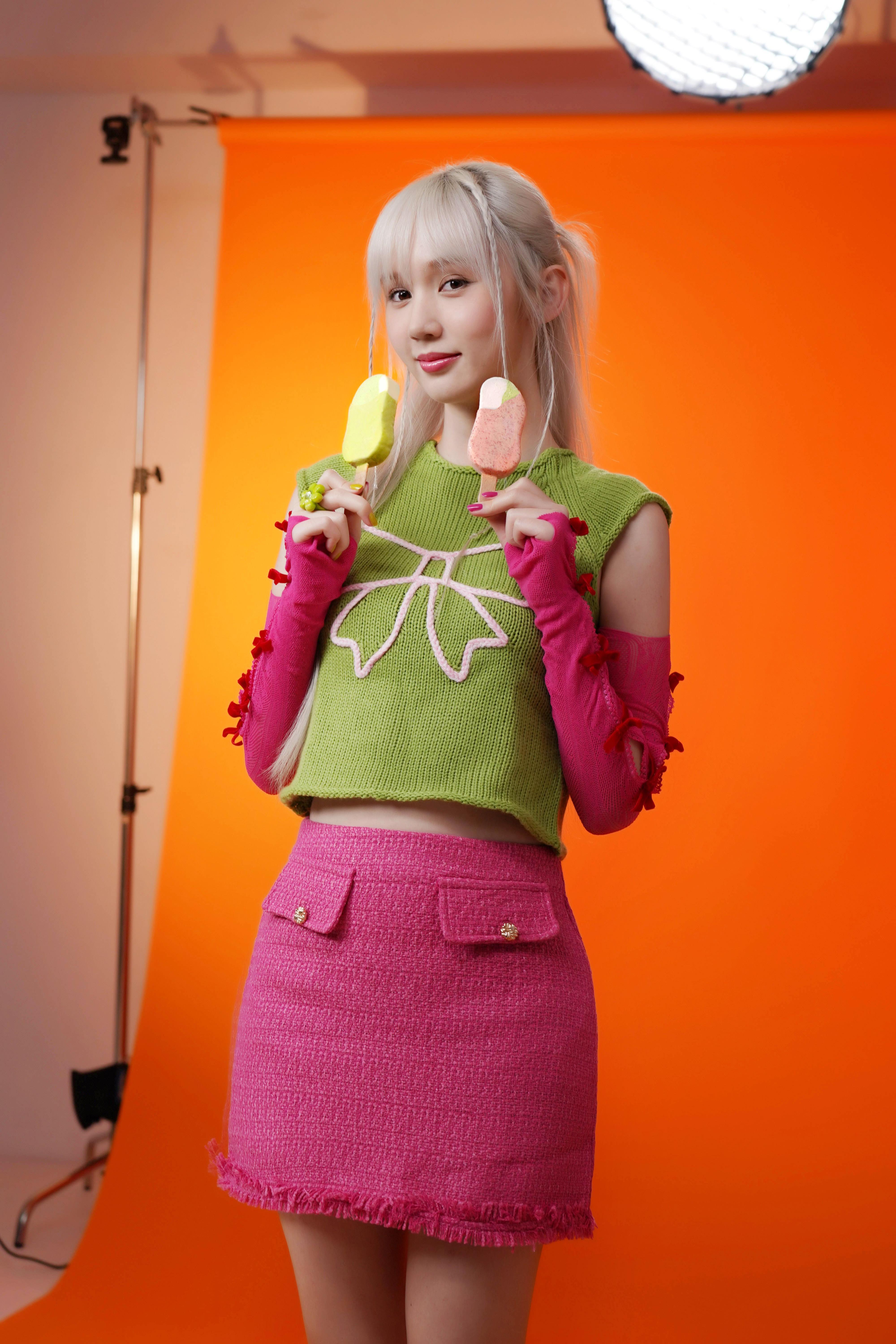 Nancy Kwai為今次雪糕廣告大玩Y2K風格。