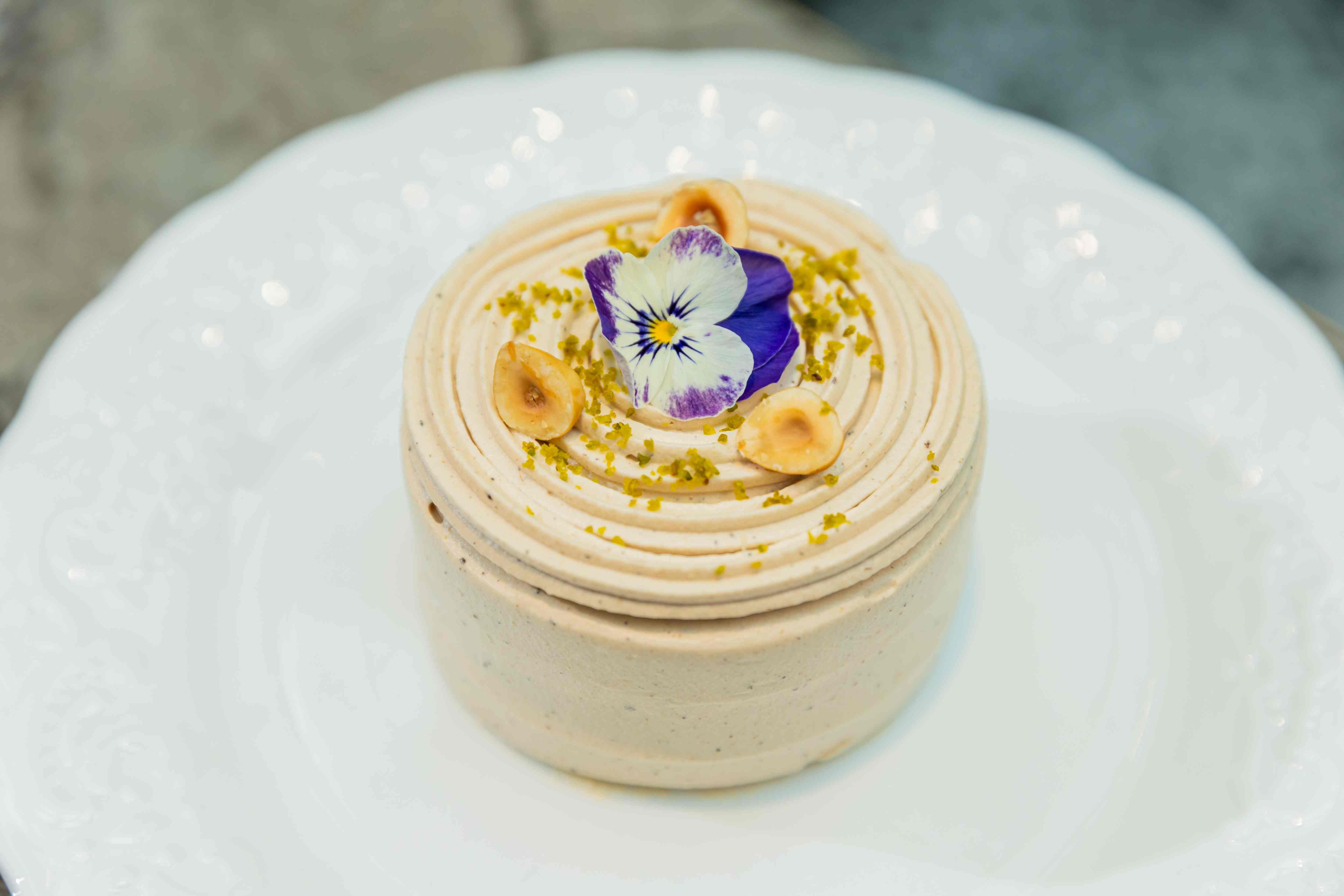 simplylife每日現製多達十種以上蛋糕,大熱款式包括拿破崙、士多啤梨撻、伯爵茶佛手柑的海綿蛋糕