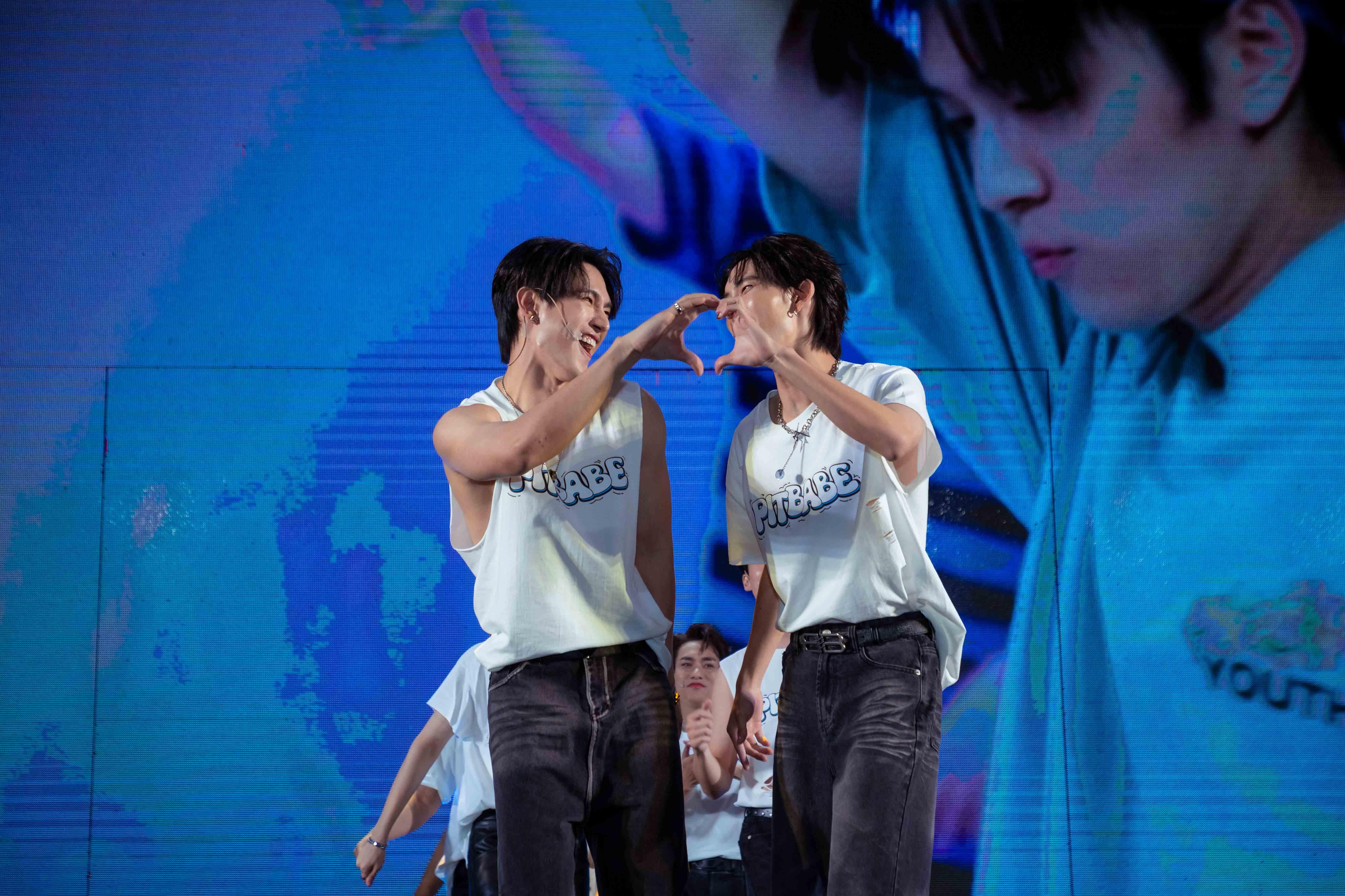 《Pit Babe》演員在海洋公園舉行《「Pit Babe」首個亞洲巡迴粉絲見面會》,大派福利冧fans。