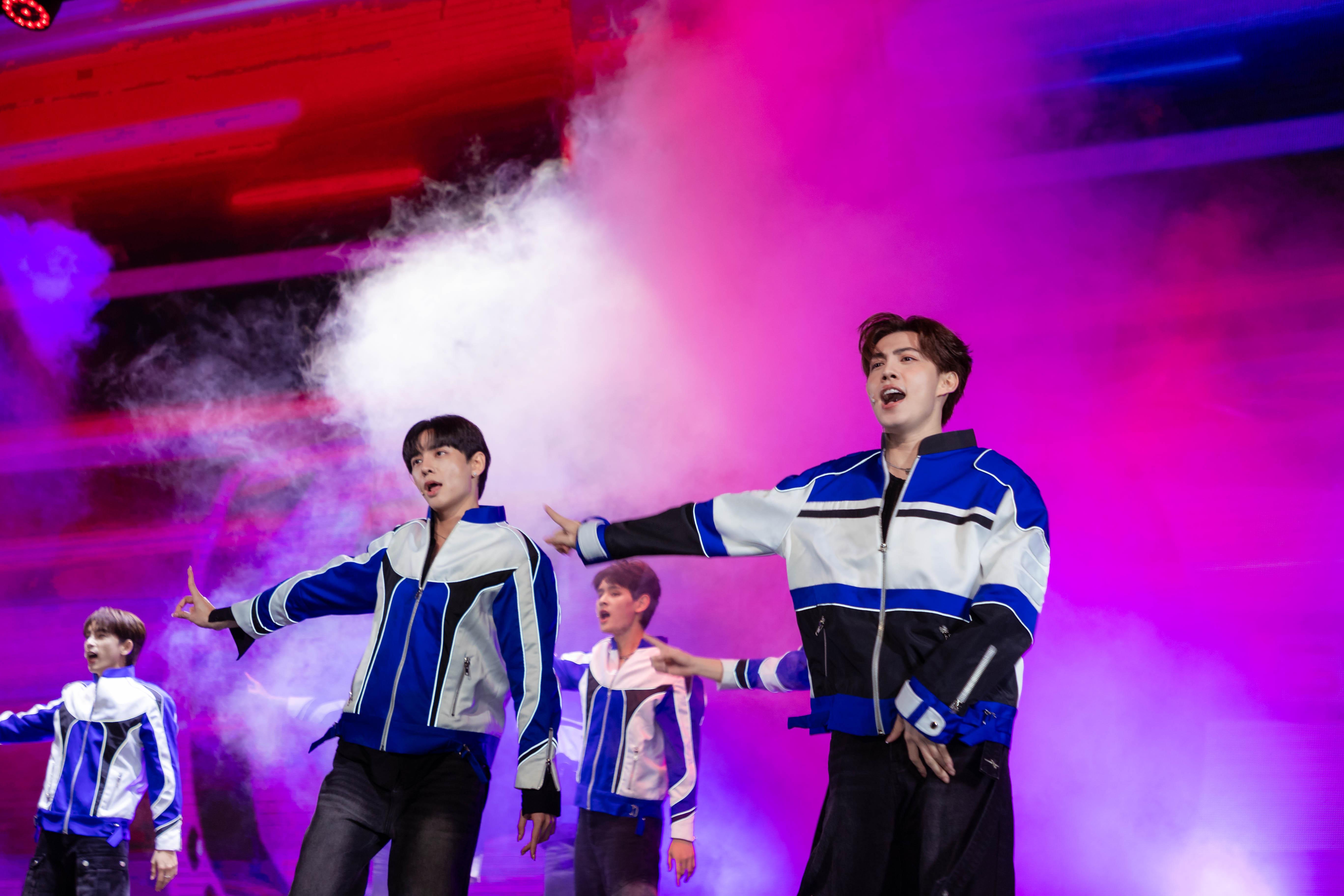 《Pit Babe》演員在海洋公園舉行《「Pit Babe」首個亞洲巡迴粉絲見面會》,大派福利冧fans。