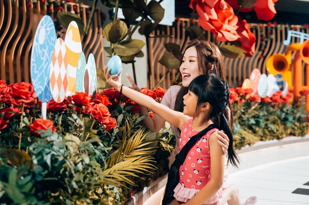 一眾獵蛋奇兵不時留意四周的復活蛋造型裝飾就會有機會發現彩蛋,不少彩蛋更被收藏在「樂韻玫瑰園」及室内外的草坪隱蔽位置,等待你「收入囊中」。