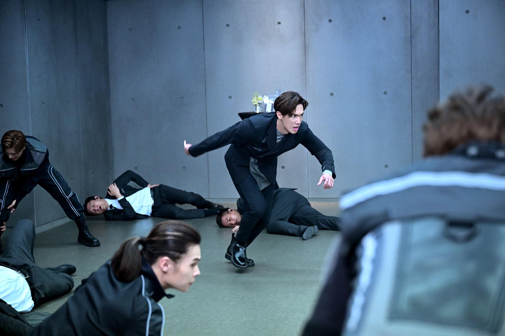 MIRROR首次齊齊拍動作戲,是難忘的體驗。(《12怪盜》劇照)