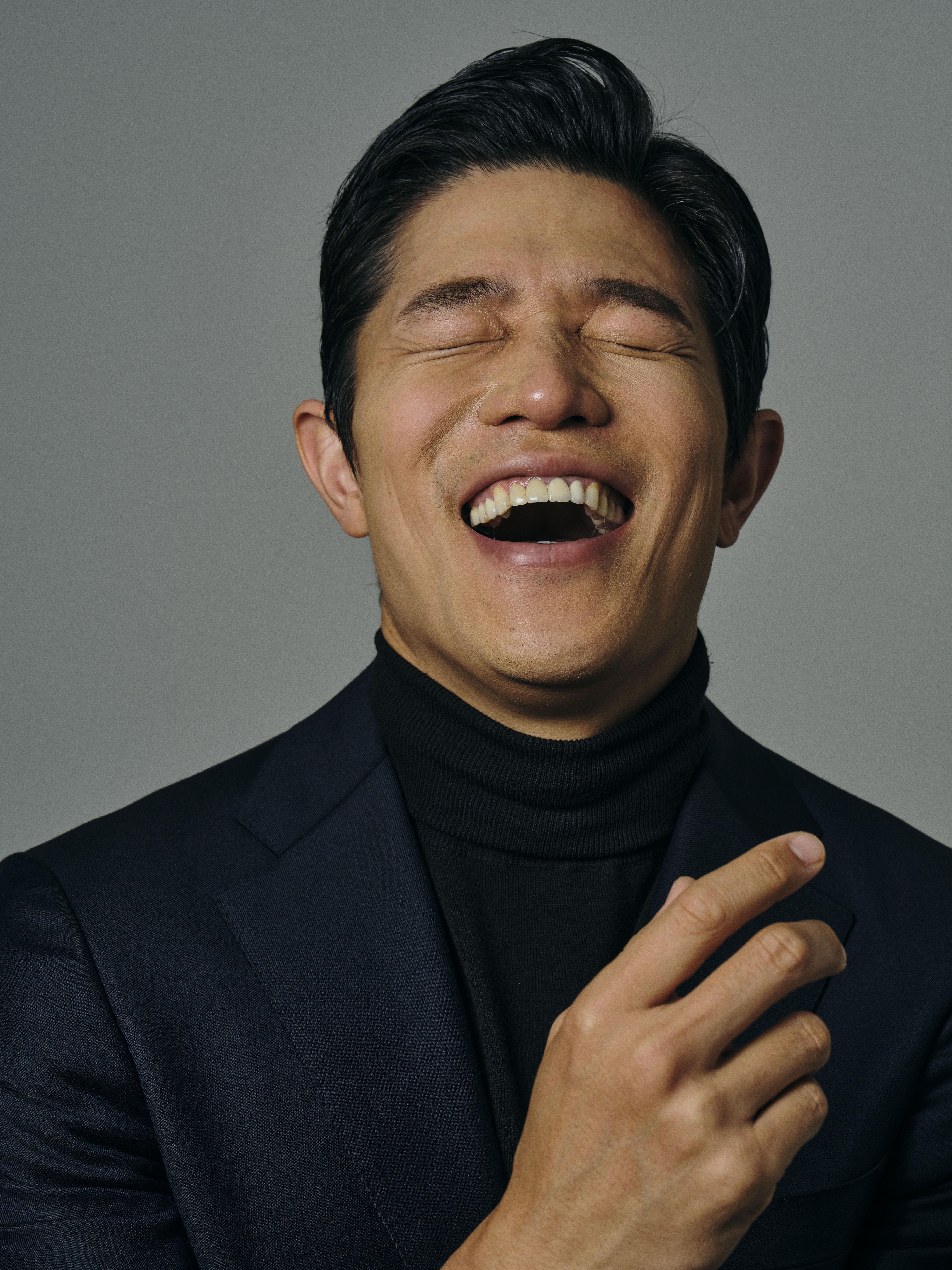 鈴木亮平形象多變,能駕馭不同的角色。