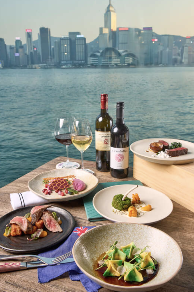 低溫烘烤至外脆內軟似棉花糖般酒漬車厘子蛋白脆餅,配搭獨特帶香的檸檬香蜂草及馬鞭草,酸甜車厘子與清新香草配搭得宜。