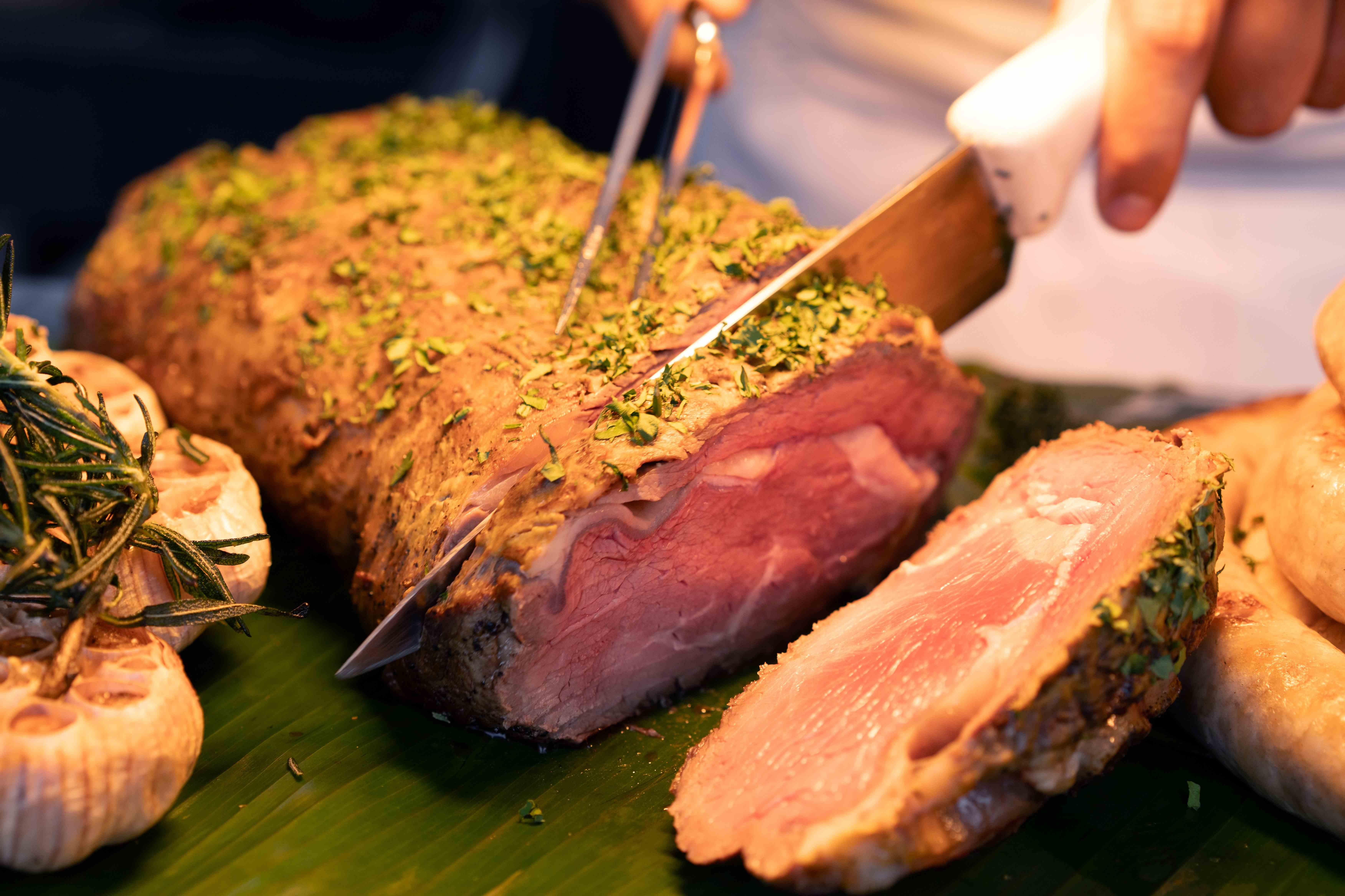 露天池畔餐廳燒烤自助晚餐