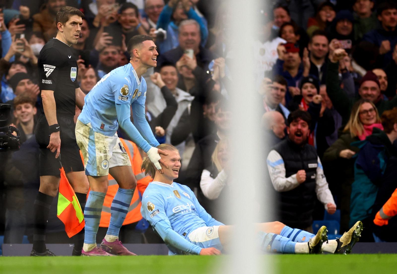 英超|夏蘭特完場前把握蘇夫恩岩拉伯特(Sofyan Amrabat)的犯錯射成3︰1。(路透社)