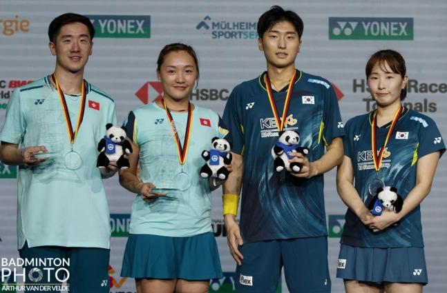 謝影雪鄧俊文挫南韓組合金元昊/鄭娜銀 德國公開賽摘冠今年開齋(照片鳴謝 Photo Credit: Badminton Photo)