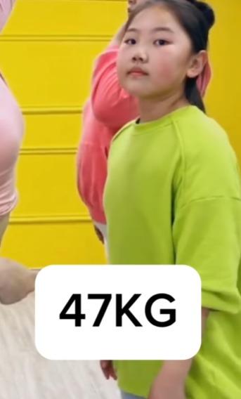 內地健身網紅「小師妹」自創的「超狂減肥操」,再減到47公斤(約103.6磅)