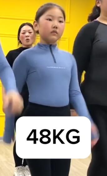 內地健身網紅「小師妹」自創的「超狂減肥操」,再減到48公斤(約106磅)