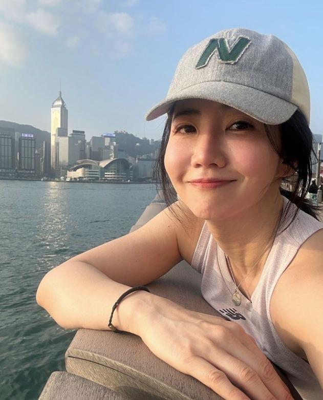 台灣藝人謝忻到訪香港時也有跑步,在維港海景前打卡。(謝忻IG)