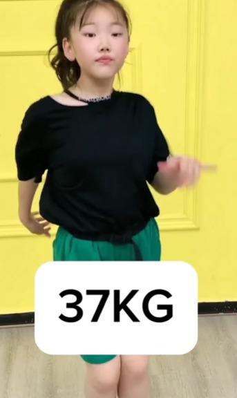 內地健身網紅「小師妹」自創的「超狂減肥操」,減到37公斤(約81.6磅)