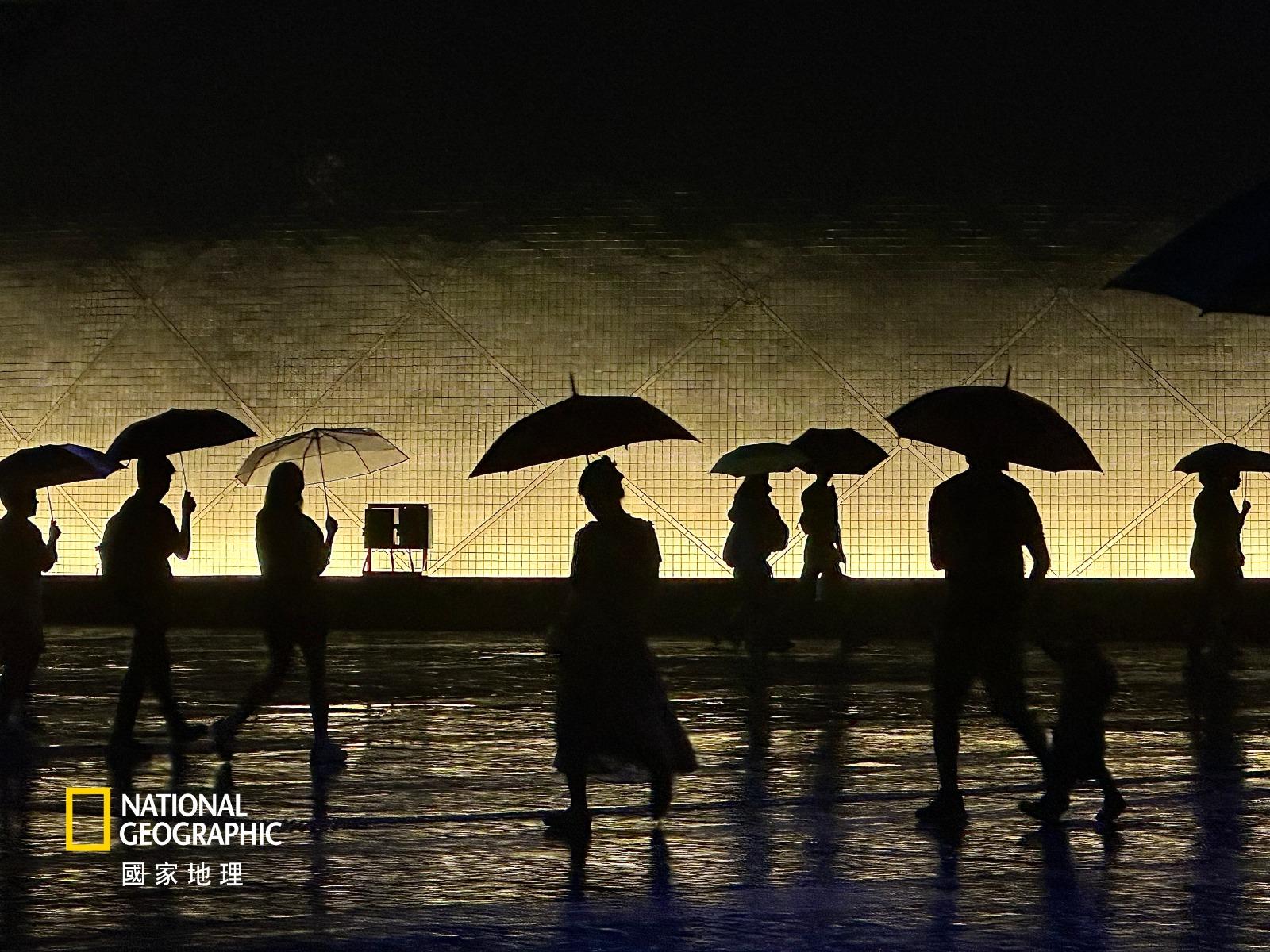 手機組冠軍/得獎者:石旻垚/作品名稱:雨中舞曲