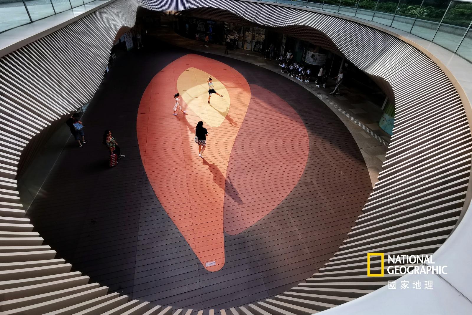 手機組亞軍/得獎者:賈洪生/作品名稱:親子樂