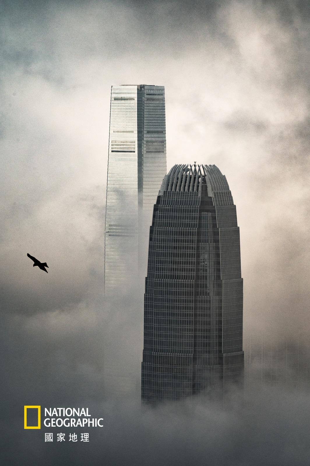 城市組佳作/得獎者:薛瀚文/作品名稱:迷霧中翱翔