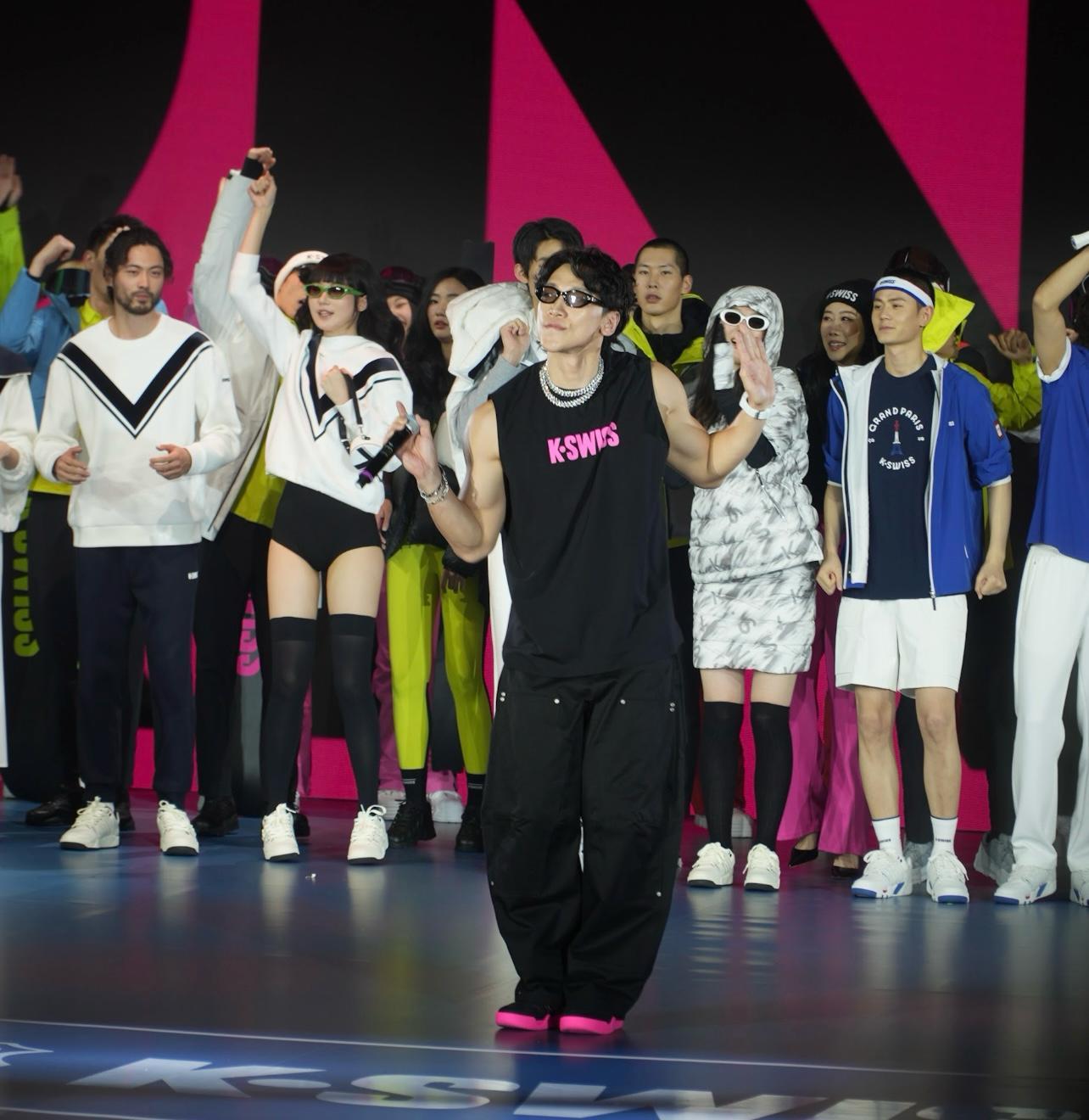 謝霆鋒與韓國天王級歌手Rain鄭智薰於澳門出席K.SWISS旗艦店開幕活動。