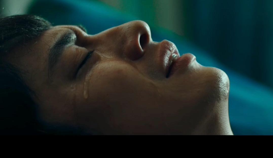 劉俊謙在《贖夢》演醫生,與張家輝噩夢交纏。(預告片截圖)