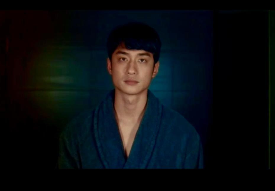 劉俊謙在《贖夢》首次與張家輝合作,同場鬥戲。(預告片截圖)