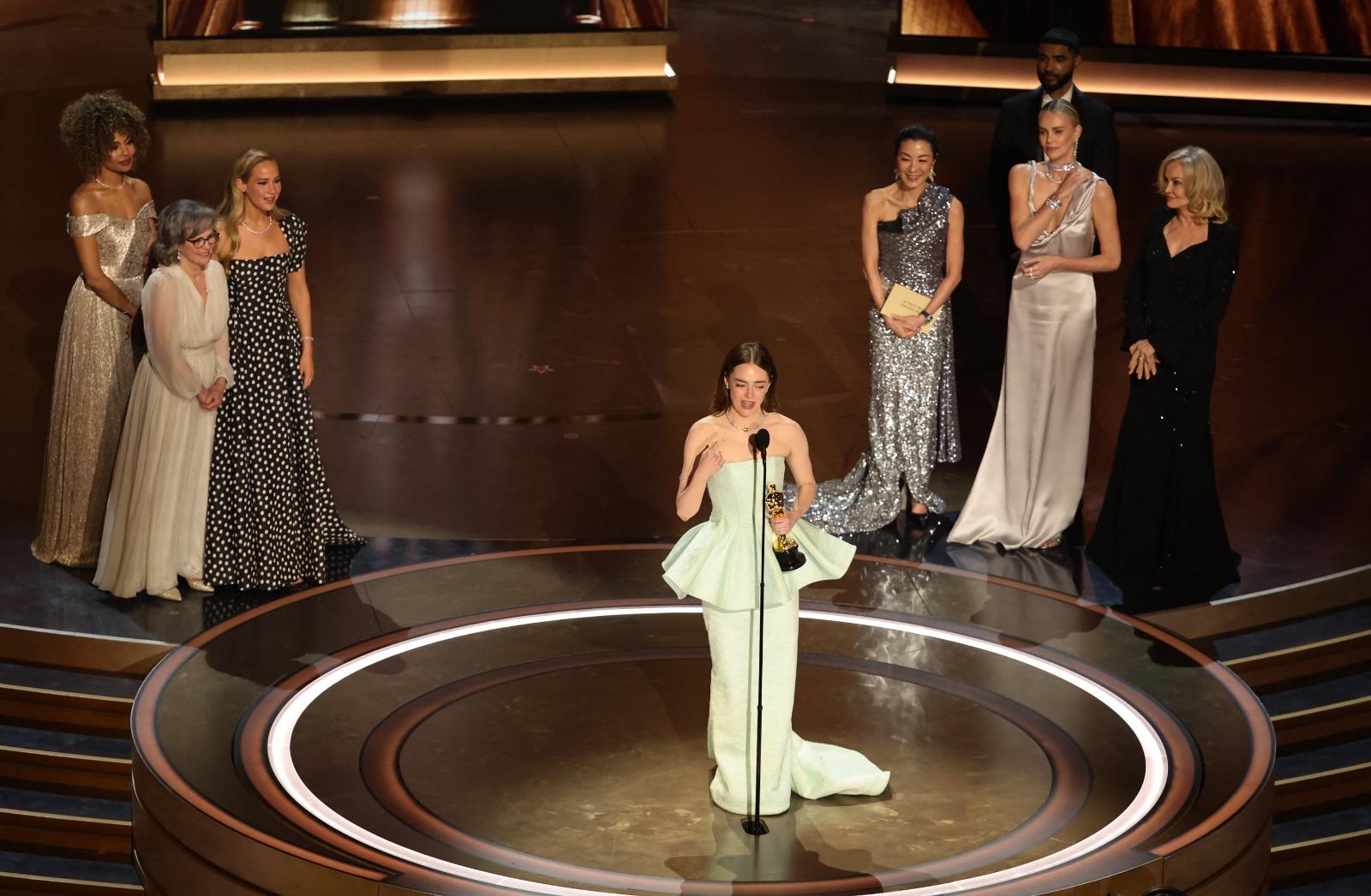 奧斯卡2024,愛瑪史東Emma Stone憑《可憐的東西》成影后