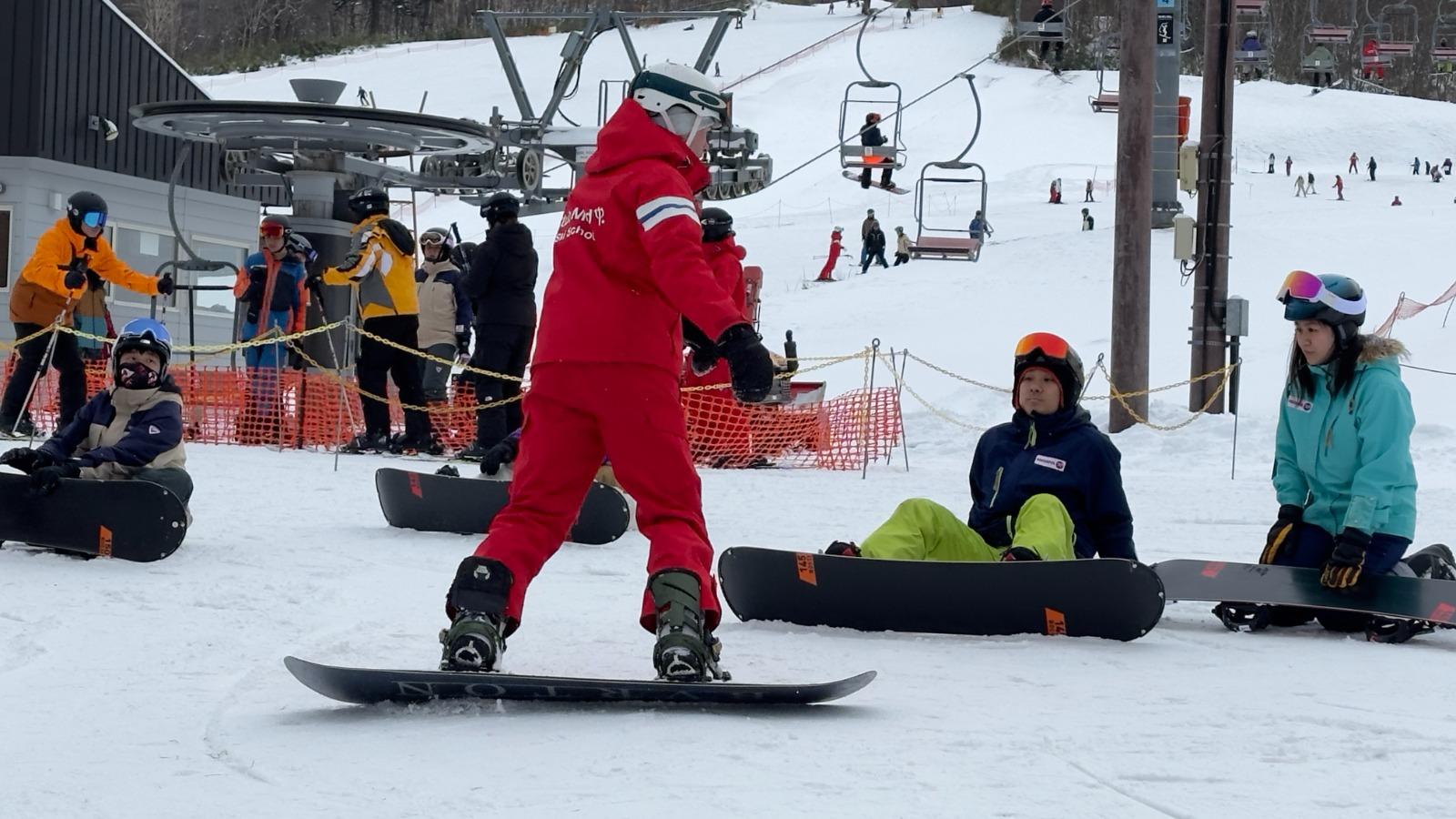 Club Med Kiroro Grand住客每日可免費任報名跟滑雪教練學滑雪或滑雪板,課程由入門至高級不等。(圖:日本見)
