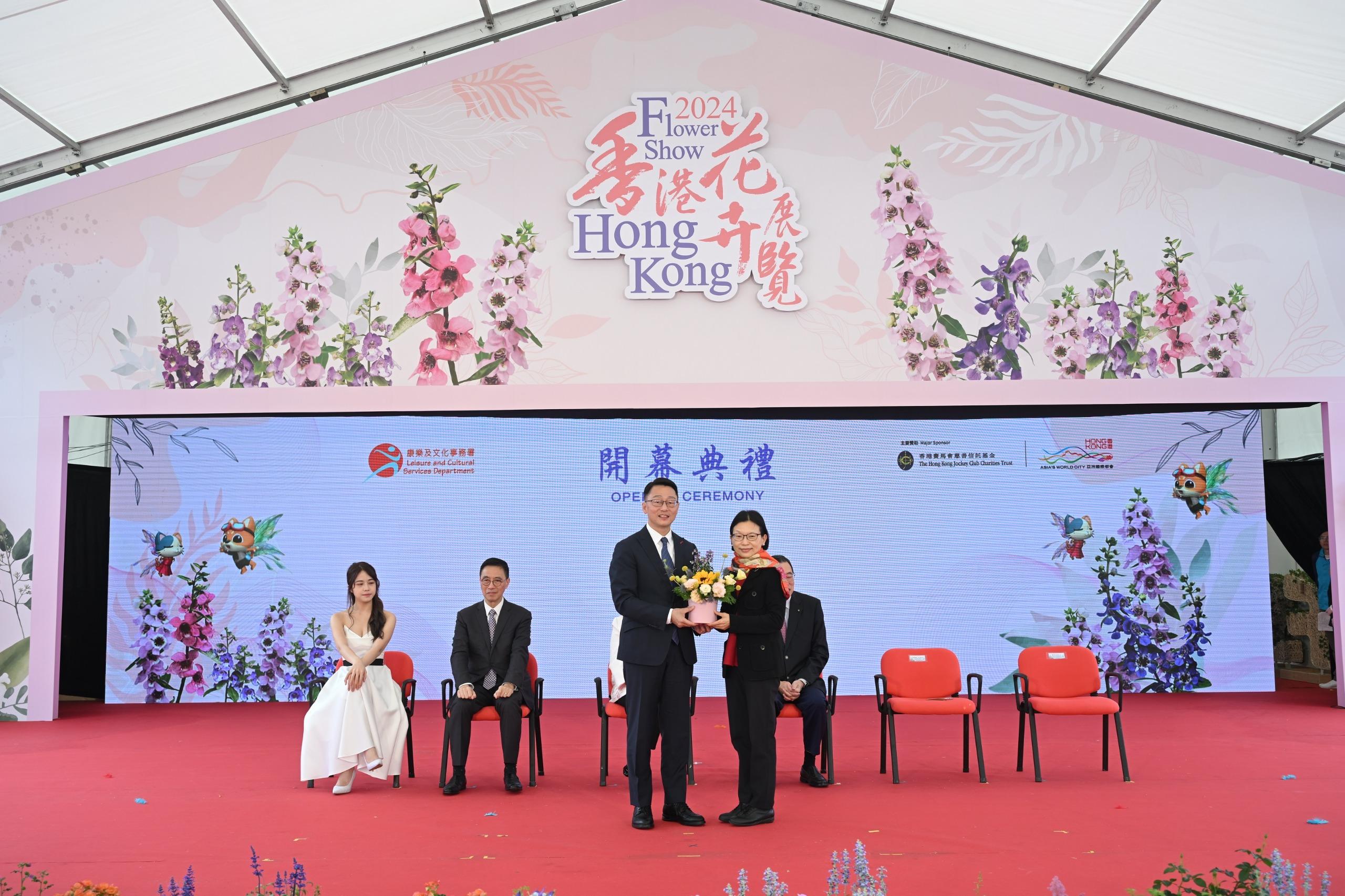 維園花卉展今舉行 楊潤雄:沉浸式體驗及燈光帶來前所未嘗賞花之樂