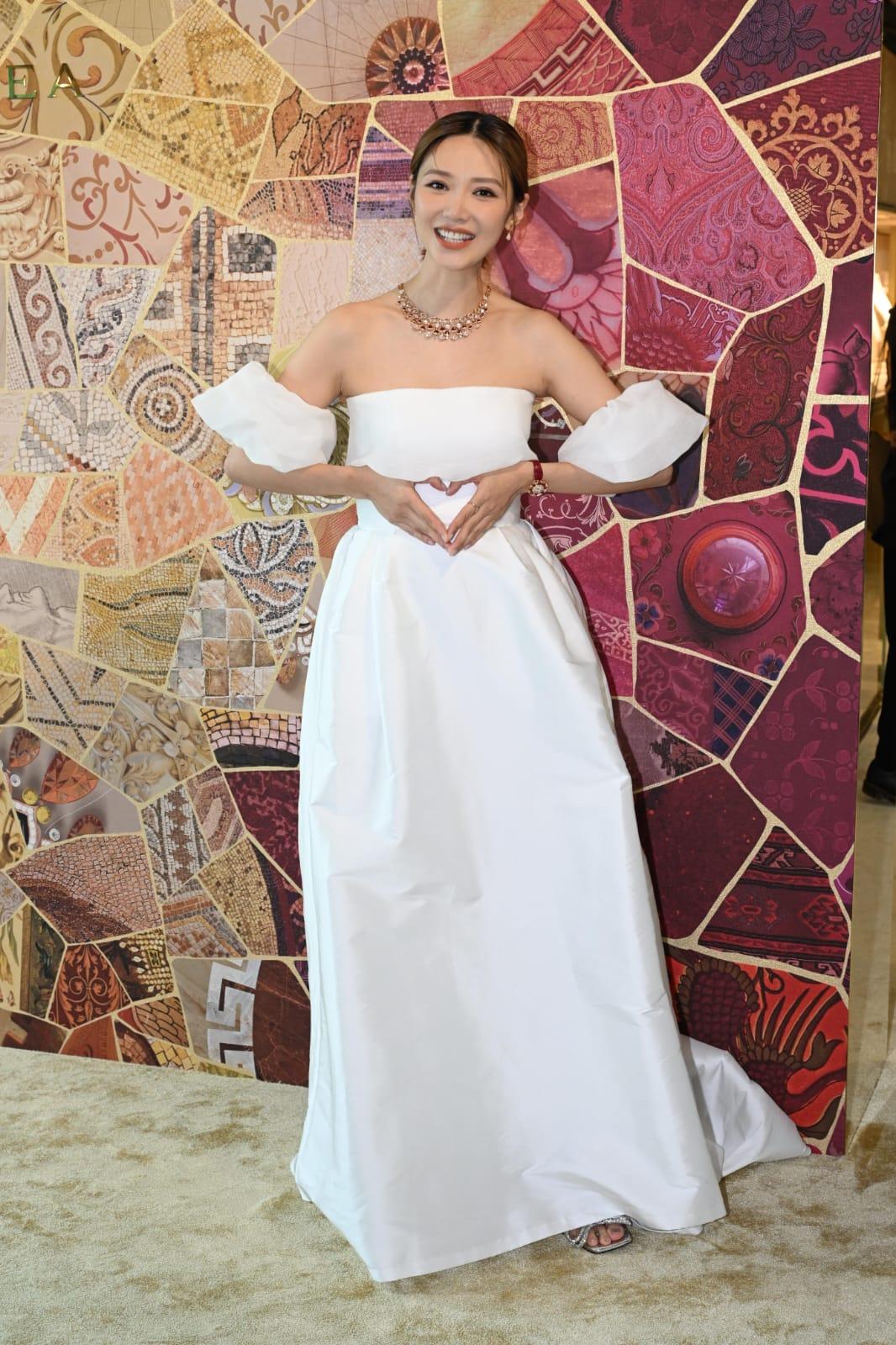 懷胎6月的倪晨曦穿低胸白色公主裙出席BVLGARI高級珠寶及腕錶系列新品發布會。(林奕釗攝)