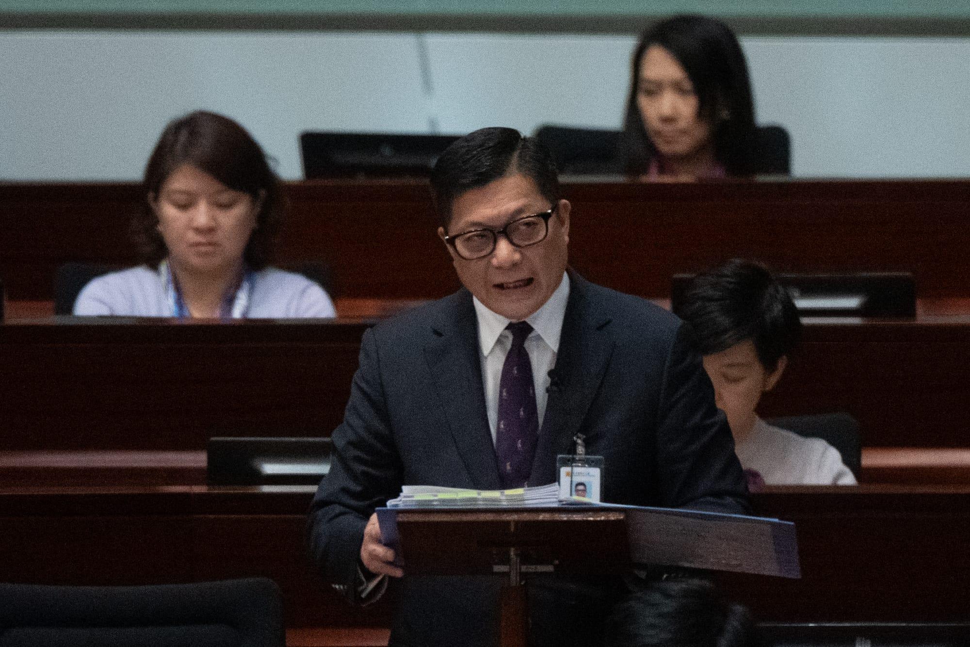 23條立法|立法會二讀通過草案,保安局局長鄧炳強發言(林靄怡攝)