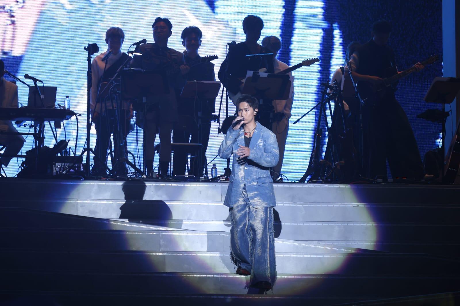 陳柏宇在《Blueprint of Memories, by Edward Chan》尾聲,不慎跣腳。(林俊源攝)